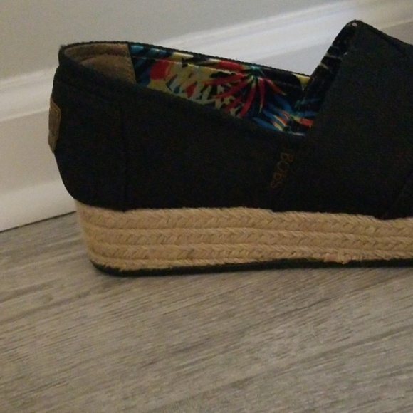 Bob's slip on shoes - Picture 2 of 4